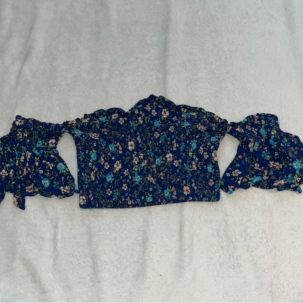 Blue floral off the top crop